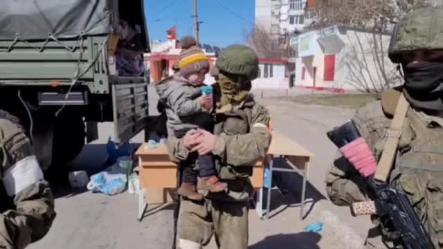 A cute moment during the distribution of humanitarian aid in Kherson