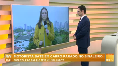 Motorista tem mal súbito e bate em carro parado semáforo, Curitiba-PR Mal Súbito