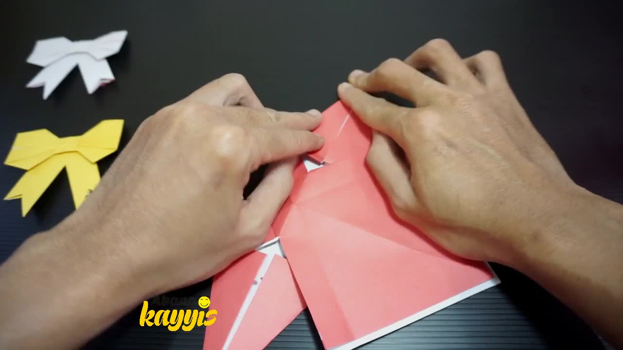 make a gift vita from origami paper