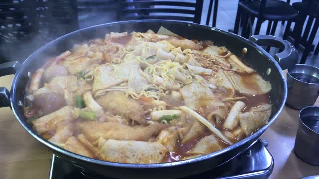It's a video clip that makes you hungry.