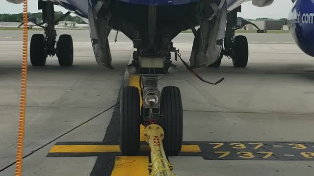 Pushing back from gate 737-700