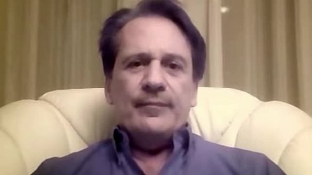 ΙΑΤΡΟΣ ΑΡΒΑΝΙΤΗΣ για παιδιά, επικίνδυνα σκευάσματα & την ιστορία της ιατρικής
