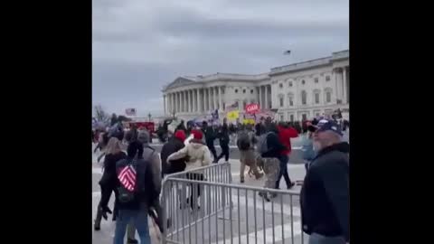 Jan 6 - Capital Riot - Security Appears to Be Waving The Crowd Forward