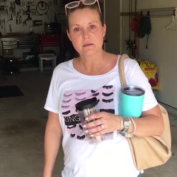 Husband Howls In HYSTERICS After Wife Can't Find Her Purse