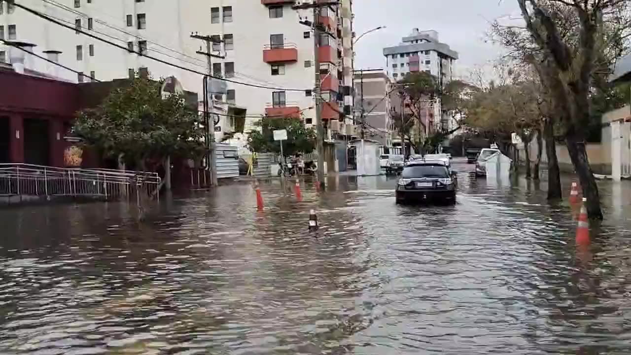 Porto Alegre, Brazil flooded Praia de Belas Avenue - september 2023