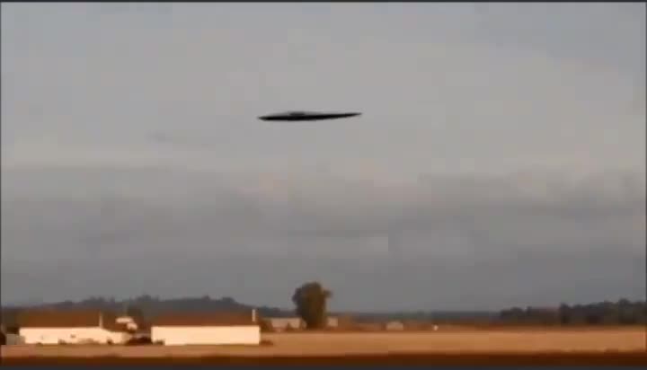 ufo the size of an aircraft carrier