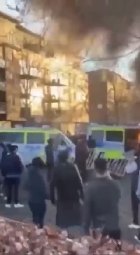 Quran Riots in Sweden: Muslim war cry "allah akbar" in Örebro