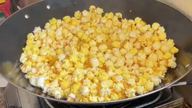 Look how cool. various types of preparing popcorn