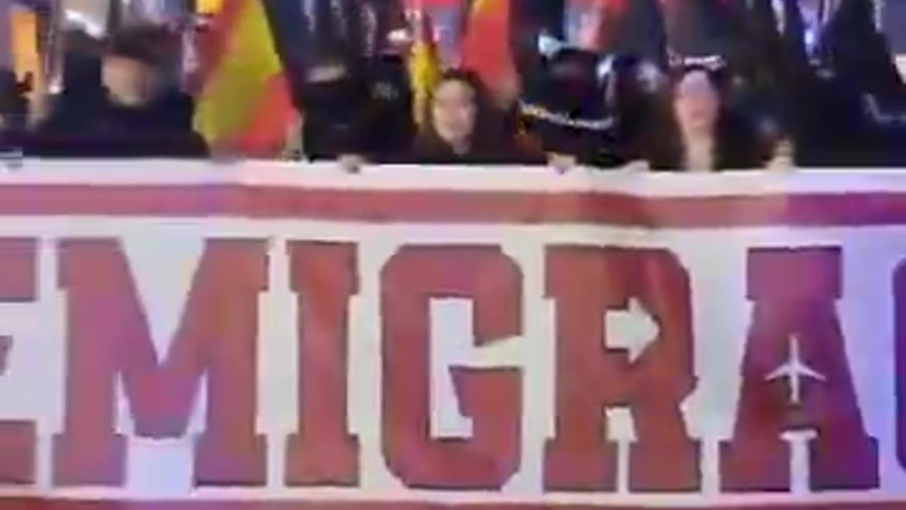 Spanish patriots demand remigration. “Spain is Christian, not Muslim!”