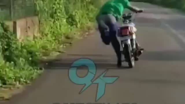 Jamaican man trying to do a stunt and fell of the bike!