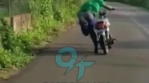 Jamaican man trying to do a stunt and fell of the bike!