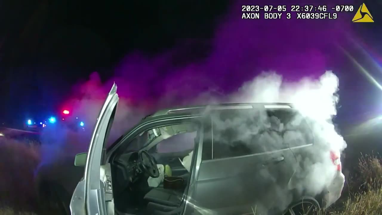 BODYCAM - Cops Rescue Suspect from Burning Car