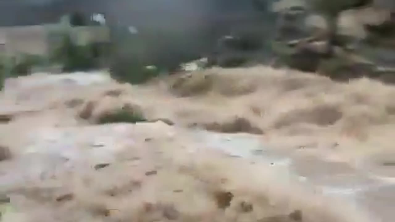 🌊 Heavy rains in the Arabian Peninsula. There was a massive flood in Oman.