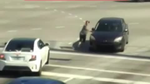 UnceStreet cameras showed good Samaritans stopping a car inabusy intersection