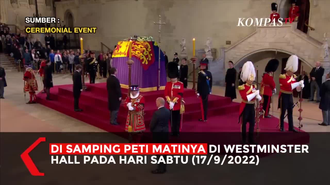 Momen 8 Cucu Ratu Elizabeth II Jaga Peti Mati di Westminster Hall