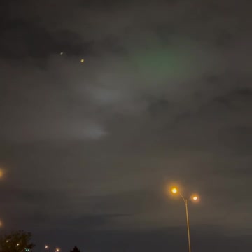 Vaisseaux des Galactiques dans le ciel Canadien