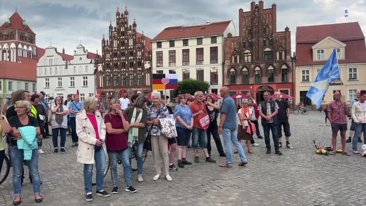 Greifswald - Uwe befragt Mitstreiter 04-07-2022
