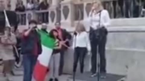 Francesca Donato: "Ci vogliono schiavi obbedienti! E' il momento di dire basta!"