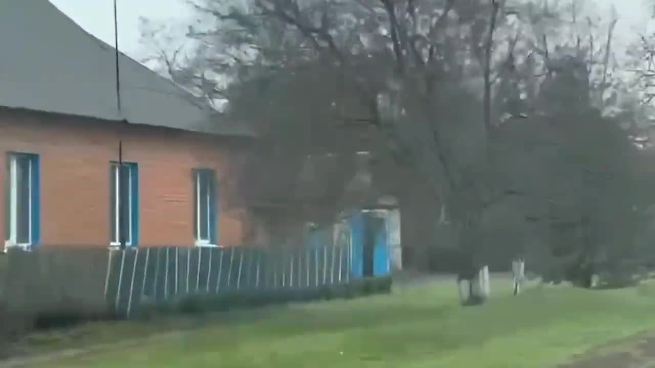 Russia-Ukraine RUS columns in the Kharkov region & some friendly civilians