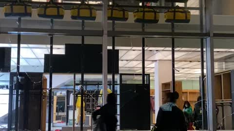 Midtown Manhattan looters