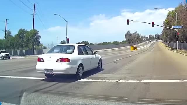 These cars were not tuned right enough to brake on time!!😬🚗💥