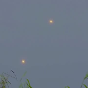 Incredible UFO sighting in Oahu, Hawaii Strange spheres of light were captured in the sky