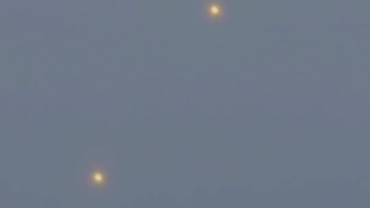 Incredible UFO sighting in Oahu, Hawaii Strange spheres of light were captured in the sky