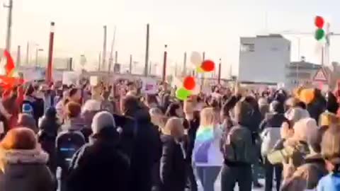 The People of Augsburg, Germany Stand in Solidarity With Canada and Demonstrate for Freedom