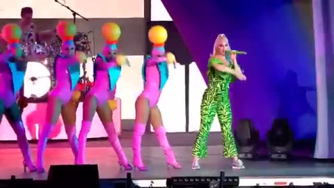 Katy Perry - Teenage Dream (Live From One Plus)