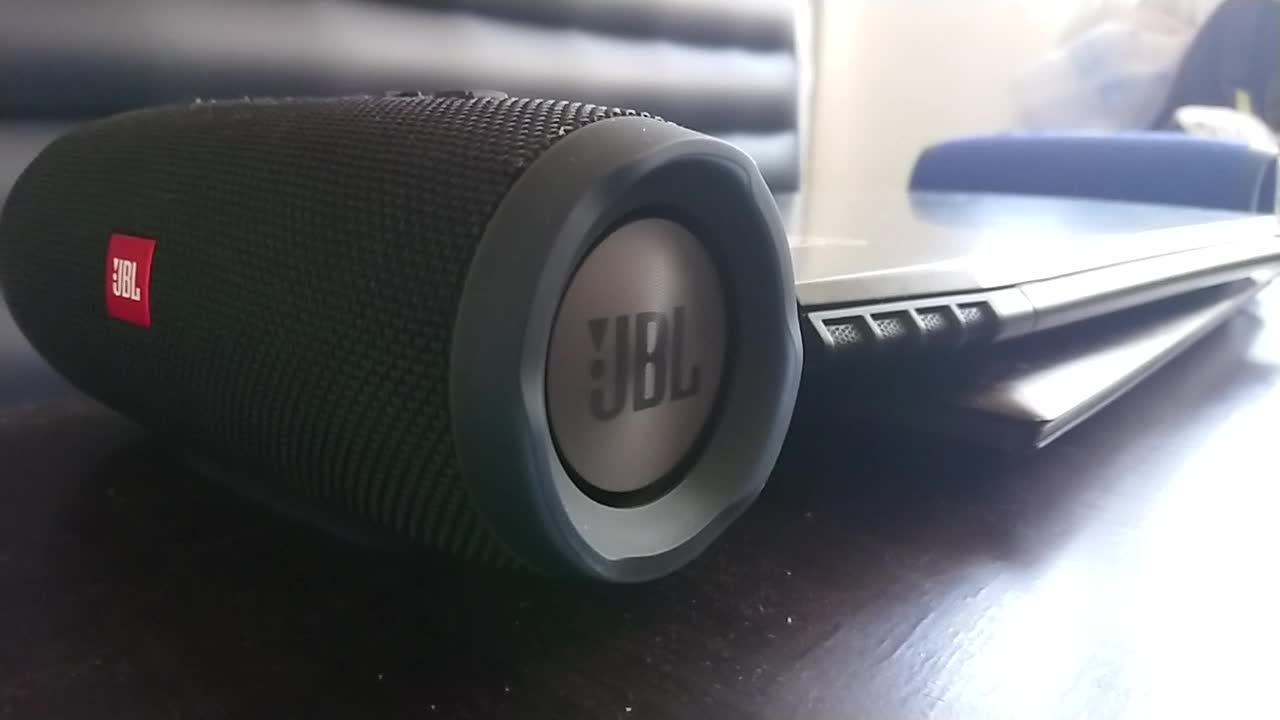 JBL speaker sound movement