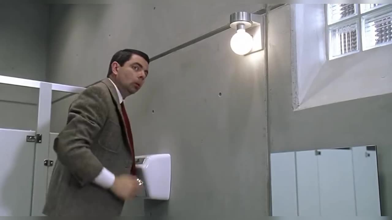 Mr bean in public toilet ( try not to laugh 😂)