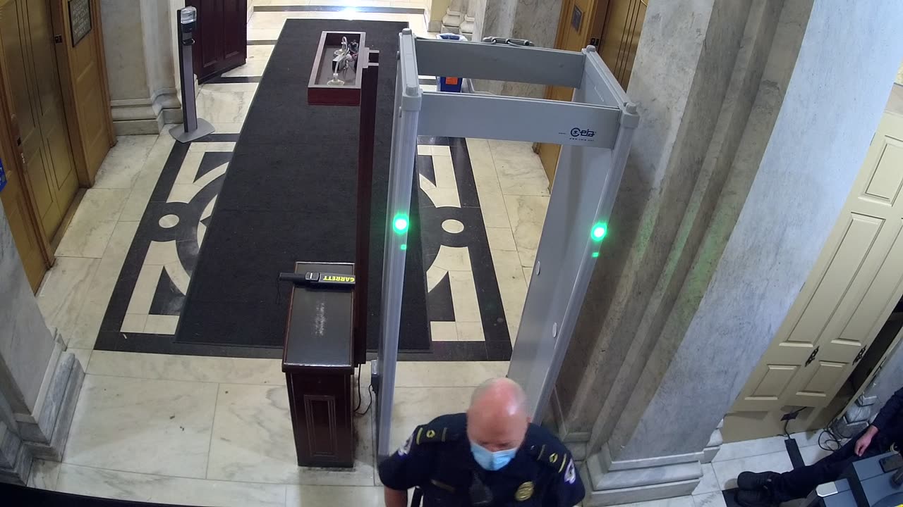 0163USCH01HouseCarriageDoor_2021-01-05_07h18min24s487ms.mp4