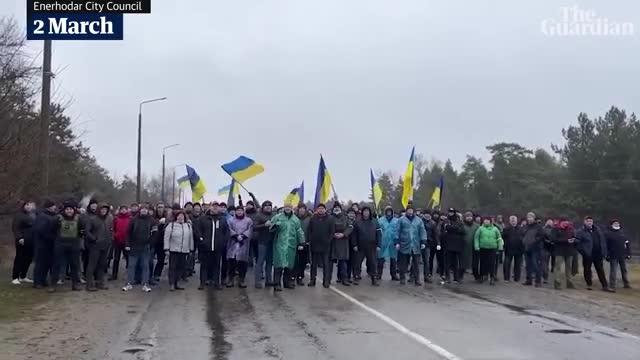 Ukrainians block Russian troops from a nuclear plant in Enerhodar