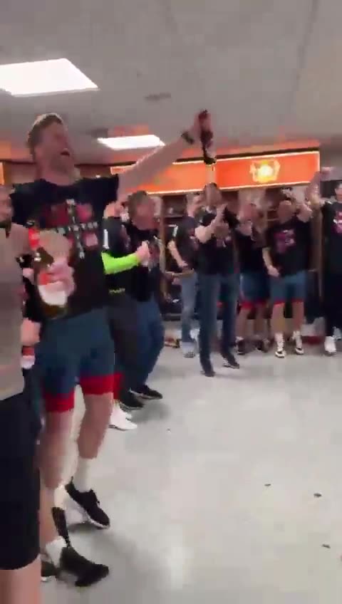 Die #Winnerkusen-Kabinenparty! 😍