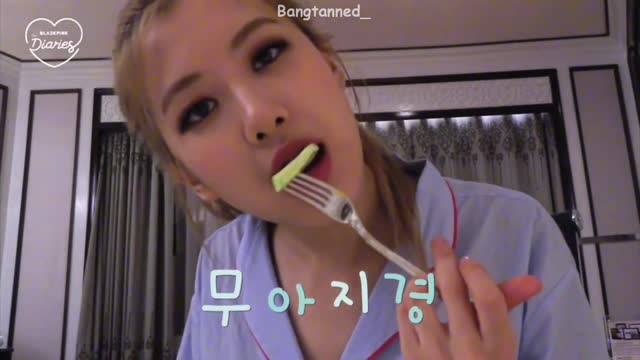 Blackpink mukbang time (eating compilation)