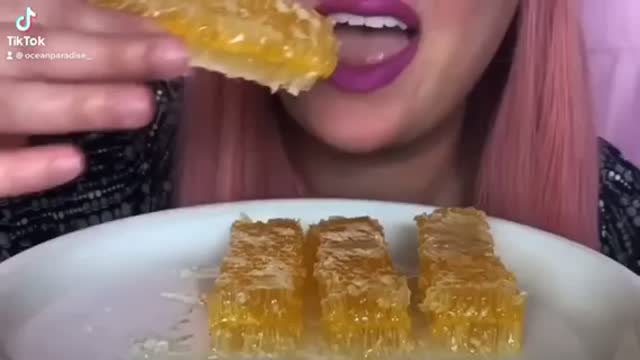 Asmr eating honeycomb