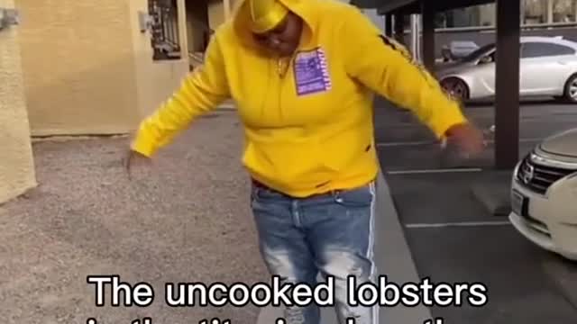 The uncooked lobsters in the titanic when the ship broke in half:9