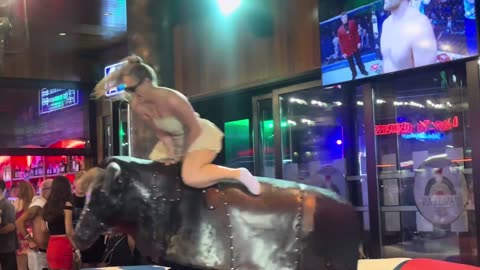 GIRL TAKE ON THE BULL! Benidorm Bull Ride. Mechanical Bull EPIC FAIL