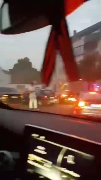 Χαμό προκάλεσαν ΞΗΜΕΡΩΜΑΤΑ οι Ρώσοι μέσα στην Κολωνία και θύμισαν το ΒΕΡΟΛΙΝΟ