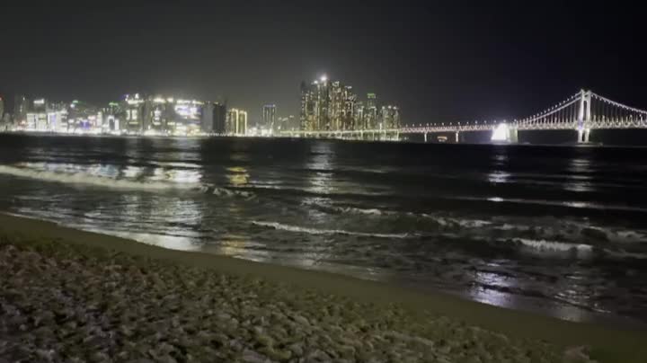 Night view of Gwangan Bridge (Diamond Bridge) on a winter night.