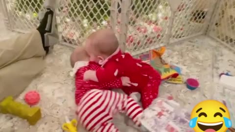 Babies & siblings are fighting over a present!!🤣😂