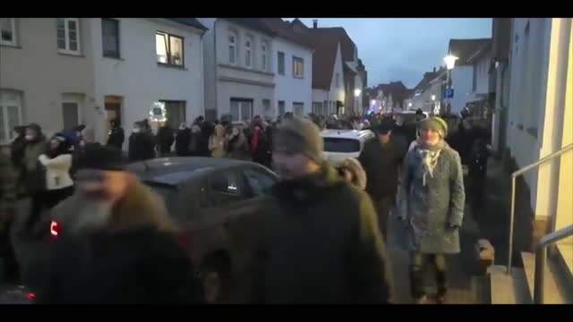 Lemgo Demo- Protest auf der Straße- Lemgo geht steil