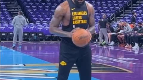 Lebron James pre game workout at footprint center