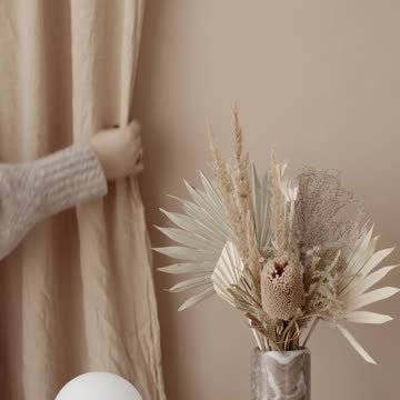 Short video of decoration in spherical shape