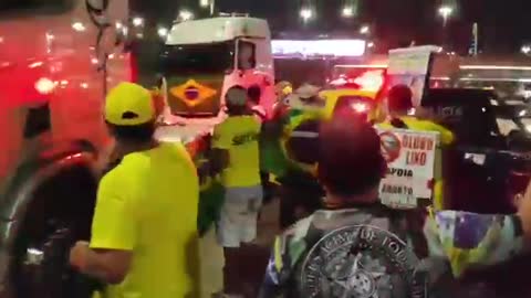 Millions of Brazilians fight against media oppression.