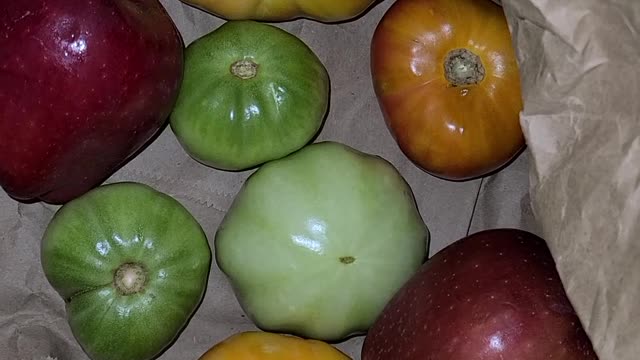 Cool tip: how to turn green tomatoes red