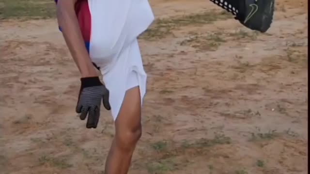 LUVA DE PEDREIRO MOSTRANDO HABILIDADES