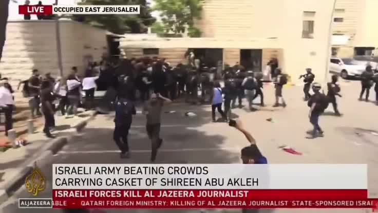 Aggressione di Israele durante un funerale.