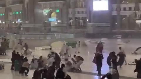 Strong Wind in Mecca.