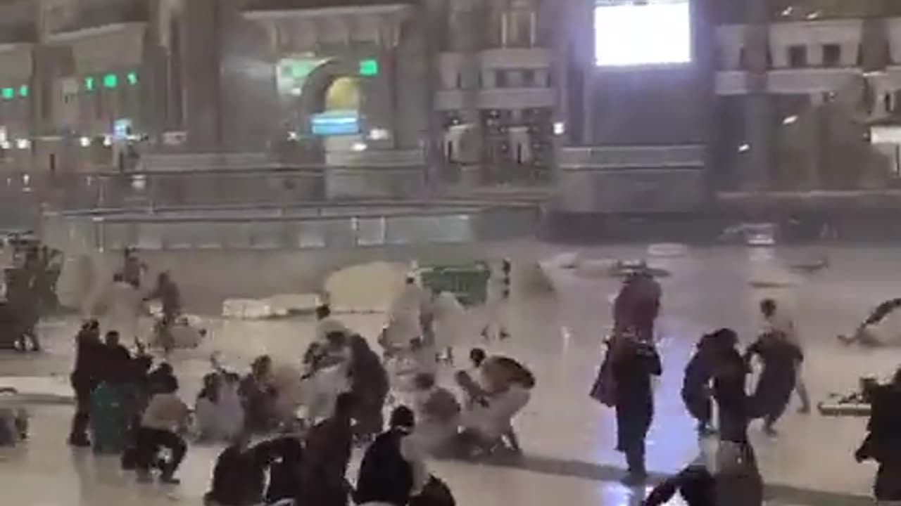 Strong Wind in Mecca.